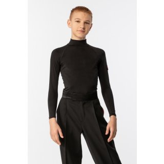 Chemise de danse à manches longues avec un col relevé. 152
